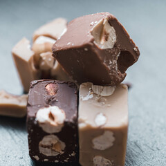 Festliche Pralinen im winterlichen Licht &ndash; S&uuml;&szlig;e Weihnachtsfreude