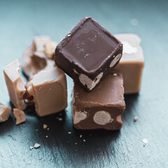 Festliche Pralinen im winterlichen Licht – Süße Weihnachtsfreude