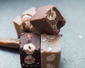 Festliche Pralinen im winterlichen Licht &ndash; S&uuml;&szlig;e Weihnachtsfreude