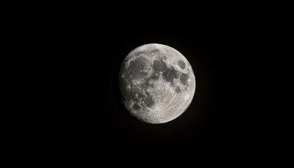 Naklejka premium Beautiful glowing big fullmoon on a dark night sky background