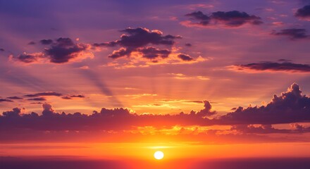 Obraz premium Spectacular Sunset with Golden Rays Breaking Through Dramatic Clouds