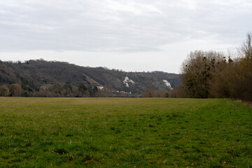 Obraz premium Exploring La Roche-Guyon, a Charming Commune Nestled in the Scenic French Landscape