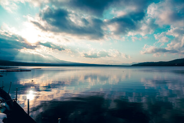 山中湖と富士山の夕日