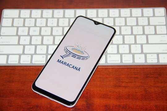 Maracan&atilde; - Est&aacute;dio Jornalista M&aacute;rio Filho, mais conhecido como Maracan&atilde;, ou carinhosamente como Maraca, &eacute; um est&aacute;dio de futebol localizado no bairro de mesmo nome, na Zona Norte do Rio de Janeiro.