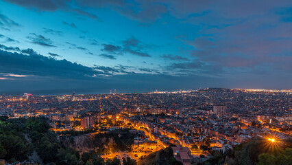 Obraz premium Panorama of Barcelona night to day timelapse, Spain, viewed from the Bunkers of Carmel