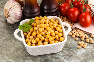 Canned chickpea in the bowl