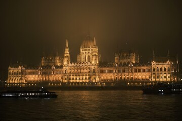 Obraz premium ハンガリー、ブダペスト国会議事堂：Budapest Parliament Building