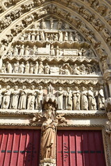 Portail sud de la cathédrale à Amiens. France