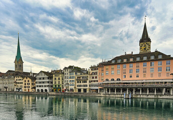 Obraz premium Zurich view from the river area with the view of St. Peter and Fraumunster church clock towers,Switzerland