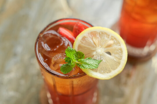 Refreshing Es Teh Nusantara with Lemon and Mint