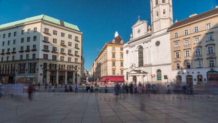 Obraz premium St. Michael's Church timelapse hyperlapse at Michaelerplatz from St. Michael's Gate of Hofburg