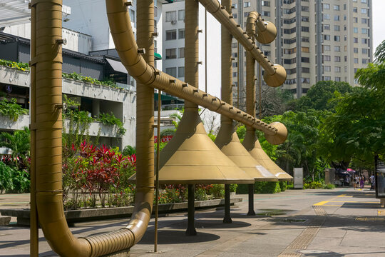 The Trompeta Monument in honor of the musical group Niche and the wind instruments in Cali's salsa music in Colombia.