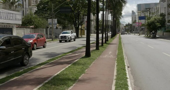 Bicycle path on Avenida Assis Chateaubriand in Goiania, Brazil