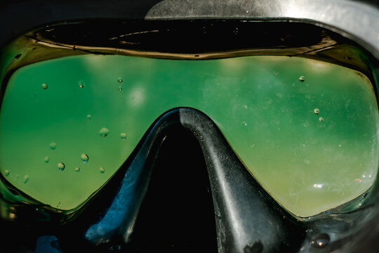 Diver Mask under the water