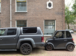 big car, small car