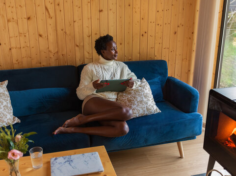 Woman using tablet computer 