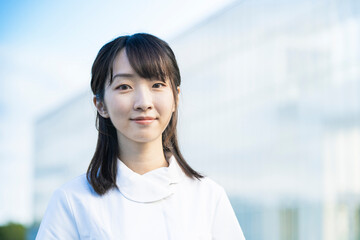 白衣の女性（看護師・歯科衛生士・サロンなど医療全般イメージ）