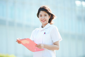 白衣の女性