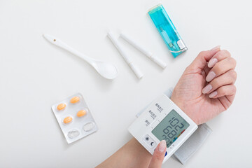 生活習慣病イメージ　blood pressure monitor