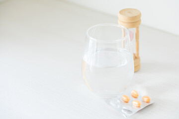薬と砂時計　Pills and hourglass