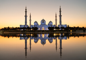Scenic view of Sheikh Zayed Grand Mosque at sunset