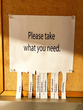 UGC emotion service advertisement paper