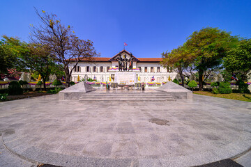 Obraz premium The Three Kings Monument statues of King Mengrai the founder of Chiang Mai and his two friends King Ramkamhaeng and King Ngam Muang.