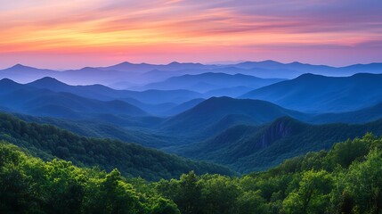 Obraz premium Breathtaking Sunrise Over Misty Mountain Forest Landscape