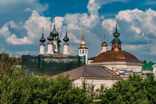 Restoring unique features of historic buildings, Suzdal