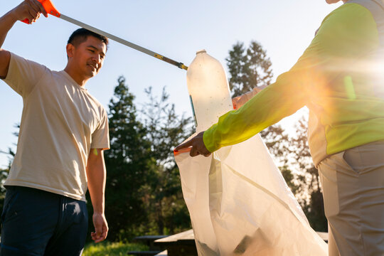 Volunteering together 