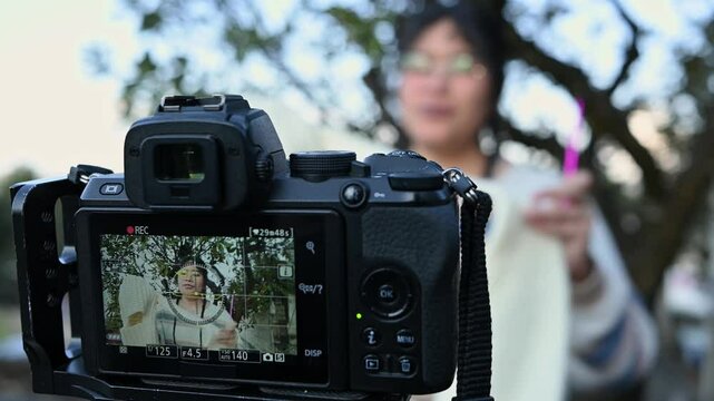Latin content creator recording a crochet tutorial outdoors