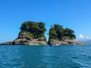 Obraz premium A characteristic spot on the island, featuring two large rock formations separated by a narrow channel.