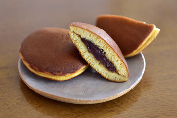 皿のどら焼き
