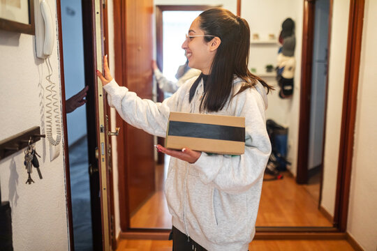 woman receiving order for supplements