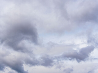 春の曇りがちな空04