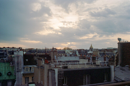 Fototapeta Close-up view of Paris skyline