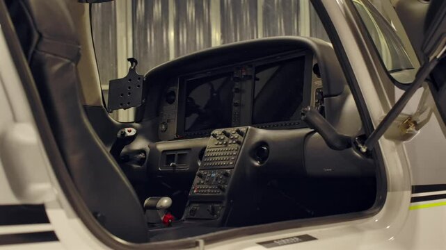 Dual Display EFIS Instrument Avionics System in a Cirrus SR22 Cockpit