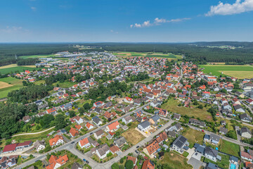 Die Gemeinde Röttenbach im Kreis Roth in Mittelfranken im Luftbild