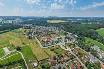Die Gemeinde Röttenbach im Kreis Roth in Mittelfranken im Luftbild