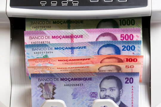 Mozambican metical in the counting machine