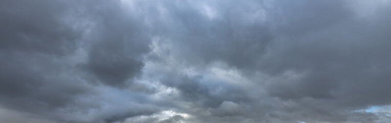 Obraz premium The sky is cloudy and grey