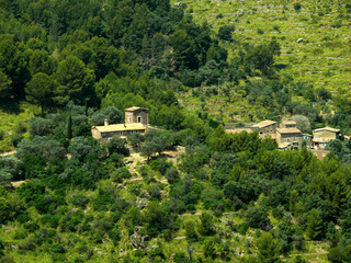 Fototapeta premium Siedlung in der Serra de Tramuntana auf Mallorca