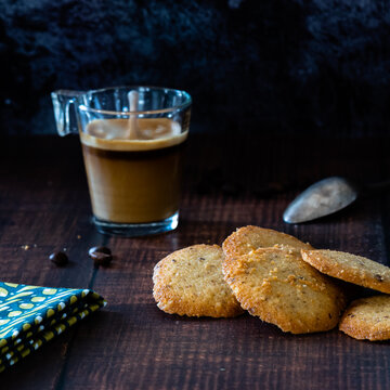 Pause caf&eacute; gourmande avec des petits biscuits