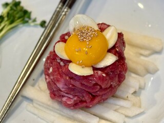 yukhoe, Korean-style raw beef