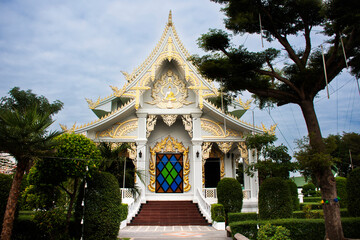 Fototapeta premium Beautiful building ordination hall or antique ubosot for thai people travelers travel visit respect praying blessing holy ancient buddha statues in Wat Bot temple at Sam Khok in Pathum Thani, Thailand