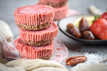 Strawberry and peanut butter cupcakes