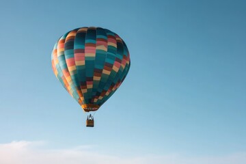 Naklejka premium close-up shot of vibrant hot air balloon against bright sky adorned with colorful patterns that evoke sense of adventure