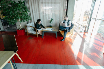 Obraz premium office workers doing paperwork