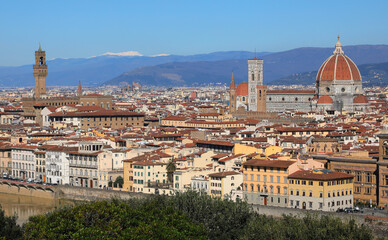 Obraz premium Panoramic view of the city of Florence in Italy with famous landmarks including Palazzo della Signoria and the Duomo with the dome of Brunelleschi captures the essence of Renaissance artistry