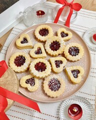 Linzer Plätzchen Herz Kekse mit Marmelade Weihnachtsgebäck Valentinstag Deko
